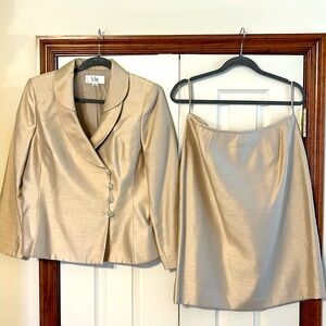 LeSuit Elegant 2pc Suit.       New Without Tags